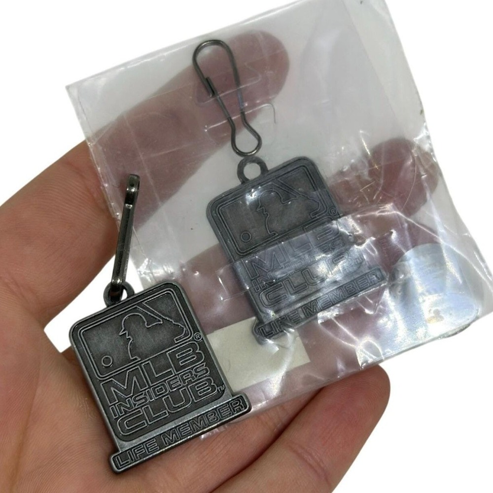 MLB‎ Insiders Club Life Member Keychains | Set of 2 Silver Tone Metal Hang Tags